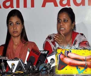 Dalit girl was beaten at the police station strict AAP
