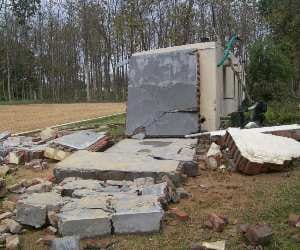 two kids died in wall collapse in gonda