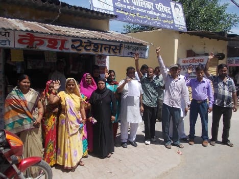 Board to adjourn the meeting, members were angry boycott