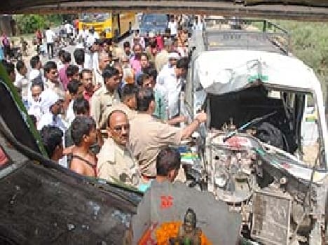 accident in pratapgarh