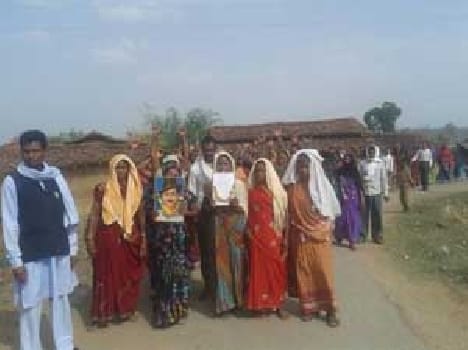 Migrants burnt copies of the Land Ordinance