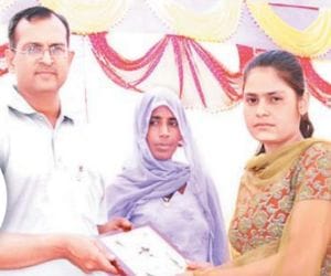 hunar ka hero: girl luxmi wrote book on martyr history