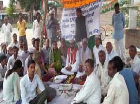 The death of the worker are picketing Hartatak
