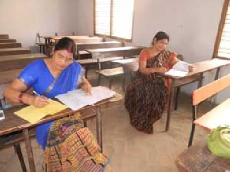 attack on teachers during evaluation