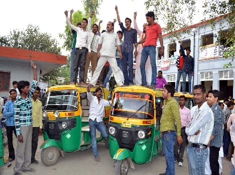 Taxed at Collectorate stand Tempo jam, the police arrived