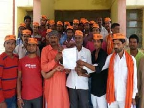 VHP activists demonstrate against government