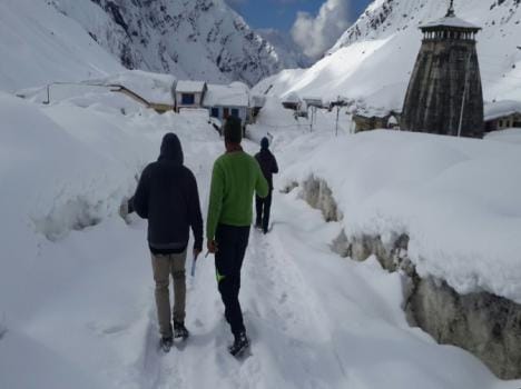 snowfall in kedarnath.
