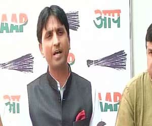 aap said the government is making fun of poor farmers