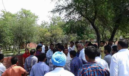 after love marriage couple kidnapped in court