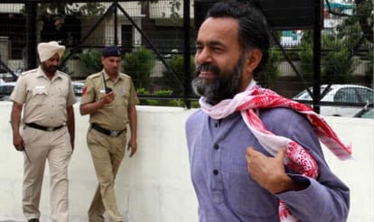 yogendra yadav criticize arvind kejriwal in chandigarh meeting