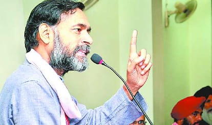  yogendra yadav unhappy with arvind kejriwal style