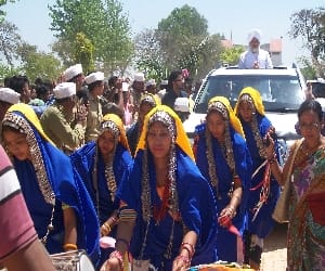Numerous devotions and sent them away The Baba Hardev