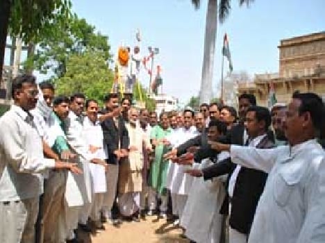Congressmen in Belfry resolved .