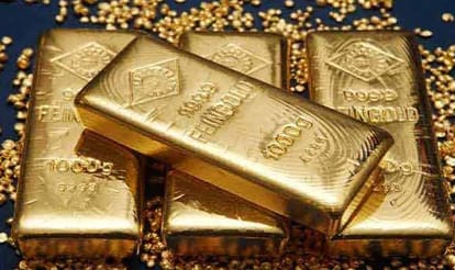 gold smuggling racket busted in mumbai four arrested