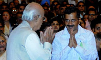 pranab invites kejriwal for Samosa