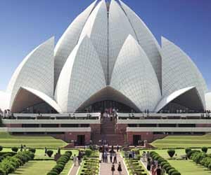 please pray for the great lotus temple