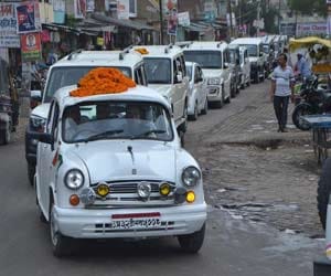 Gopal rai used red beacon car in up