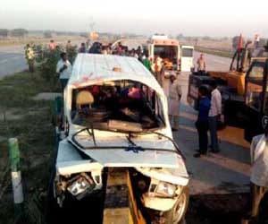 road accident on yamuna express way, three killed