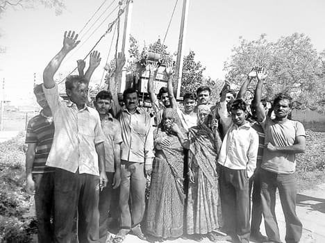 Villagers in hybrid commotion , protesting