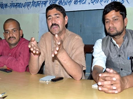 On the road to the public The two groups met Sena