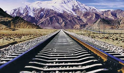 China is planning to build a tunnel under Mount Everest