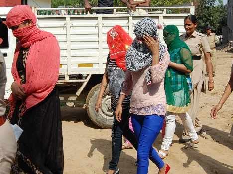 अब घर में सेक्स रैकेट, 2 युवक 6 युवतियां गिरफ्तार - Sex Racket At
