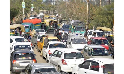 Traffic jam on Kanpur to Lucknow rout.