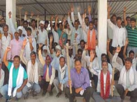 Candidate of agitation at the district headquarters and office cleaners 