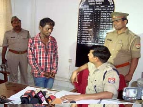 Police boarded handle heroin smuggler