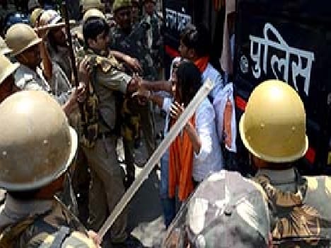 Going commission students battles , many wounded