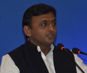Akhilesh yadav show anger on doctors