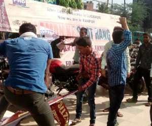 Bajrang Dal activists attack on indo pak trade fair.