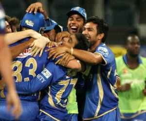 karun nair and tim southee catch george bailey in ipl 8