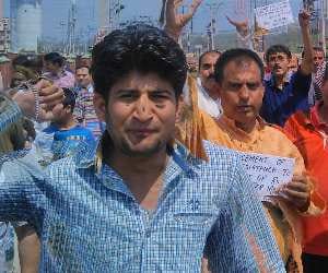 kashmiri pandits protest against govt, demands 150 rs per day