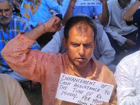 kashmiri pandits protest againt saperatists