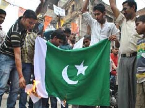 Virodha expressed Pakistani flag set on fire