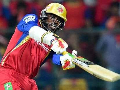 chris gayle complete 500 sixes in t20 cricket