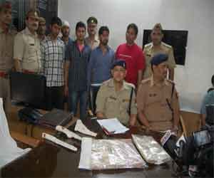 Jamia students come to grips with the racing bike robbers.