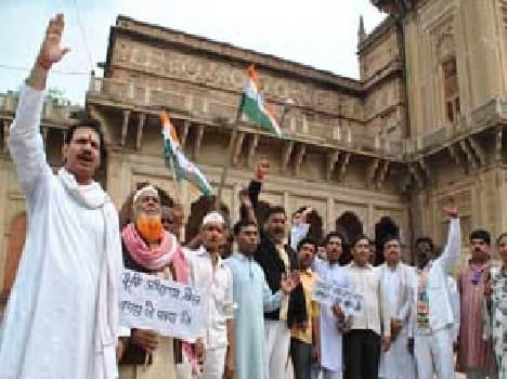 Opposition to land acquisition bill