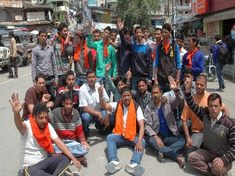 perforKashipur in protest jam, mance