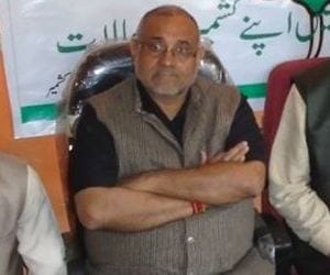 why should kashmiri pandits apologize says avinash rai