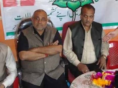 why should kashmiri pandits apologize says avinash rai