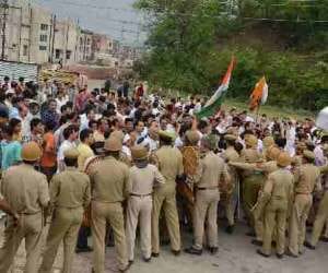 police lathicharged on kashmiri pandits in jammu