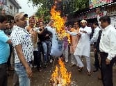 BJP members paralyze Azam's effigy