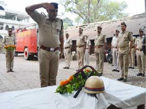 Paid tribute to martyrs