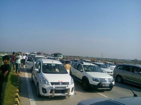 farmers block the expressway