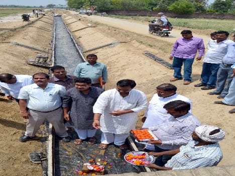 Seven kilometer canal will Simented