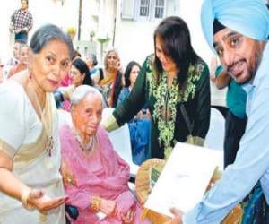 surprize salute to army general wife by indian army