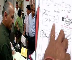 Manish sisodiya raid on a government school in delhi