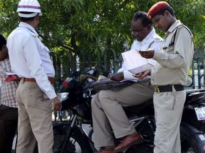 traffic police watsupp helpline number